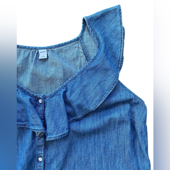 Old Navy Women’s Denim Sleeveless V-Neck Ruffle Neckline Button Front Top Size L - Picture 3 of 8
